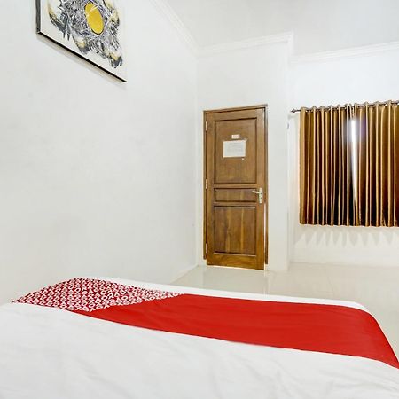 Super Oyo 3702 Homestay Bougenville Syariah Lamongan Kültér fotó