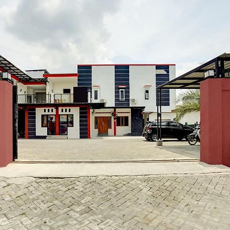 Super Oyo 3702 Homestay Bougenville Syariah Lamongan Kültér fotó