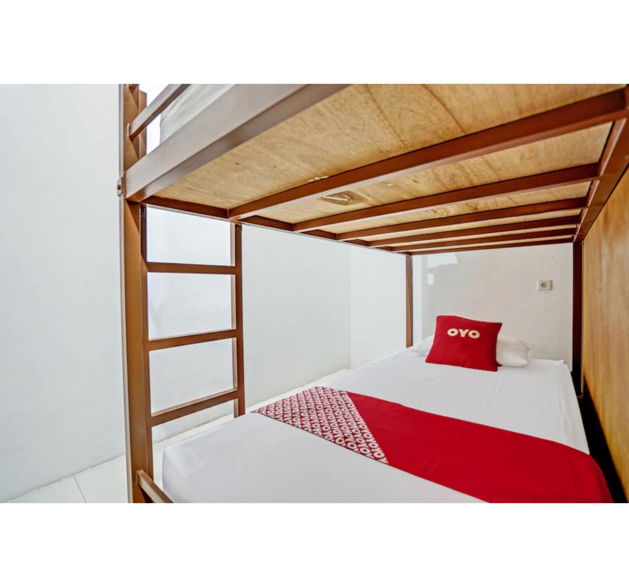 Super Oyo 3702 Homestay Bougenville Syariah Lamongan Kültér fotó