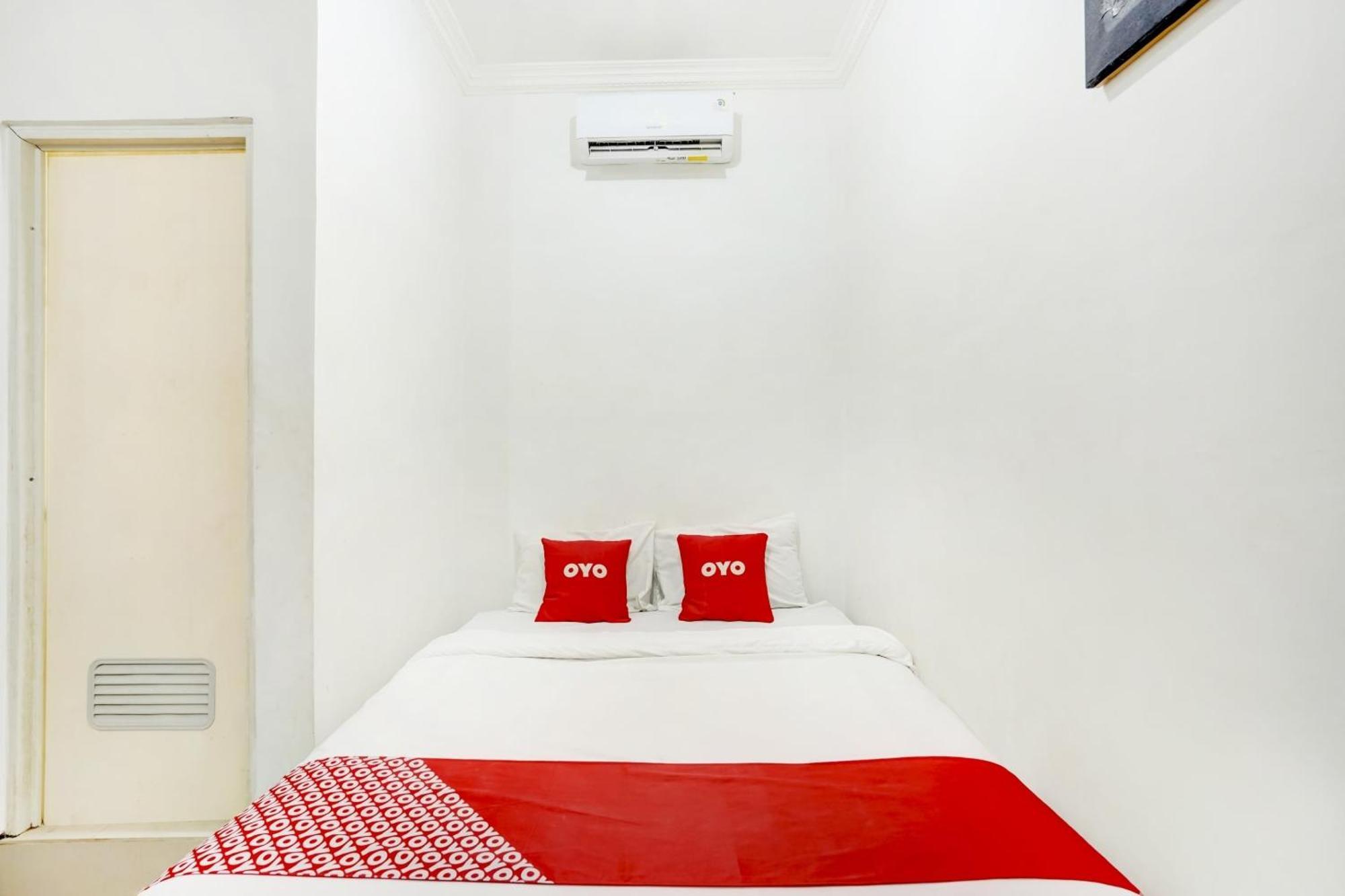 Super Oyo 3702 Homestay Bougenville Syariah Lamongan Kültér fotó