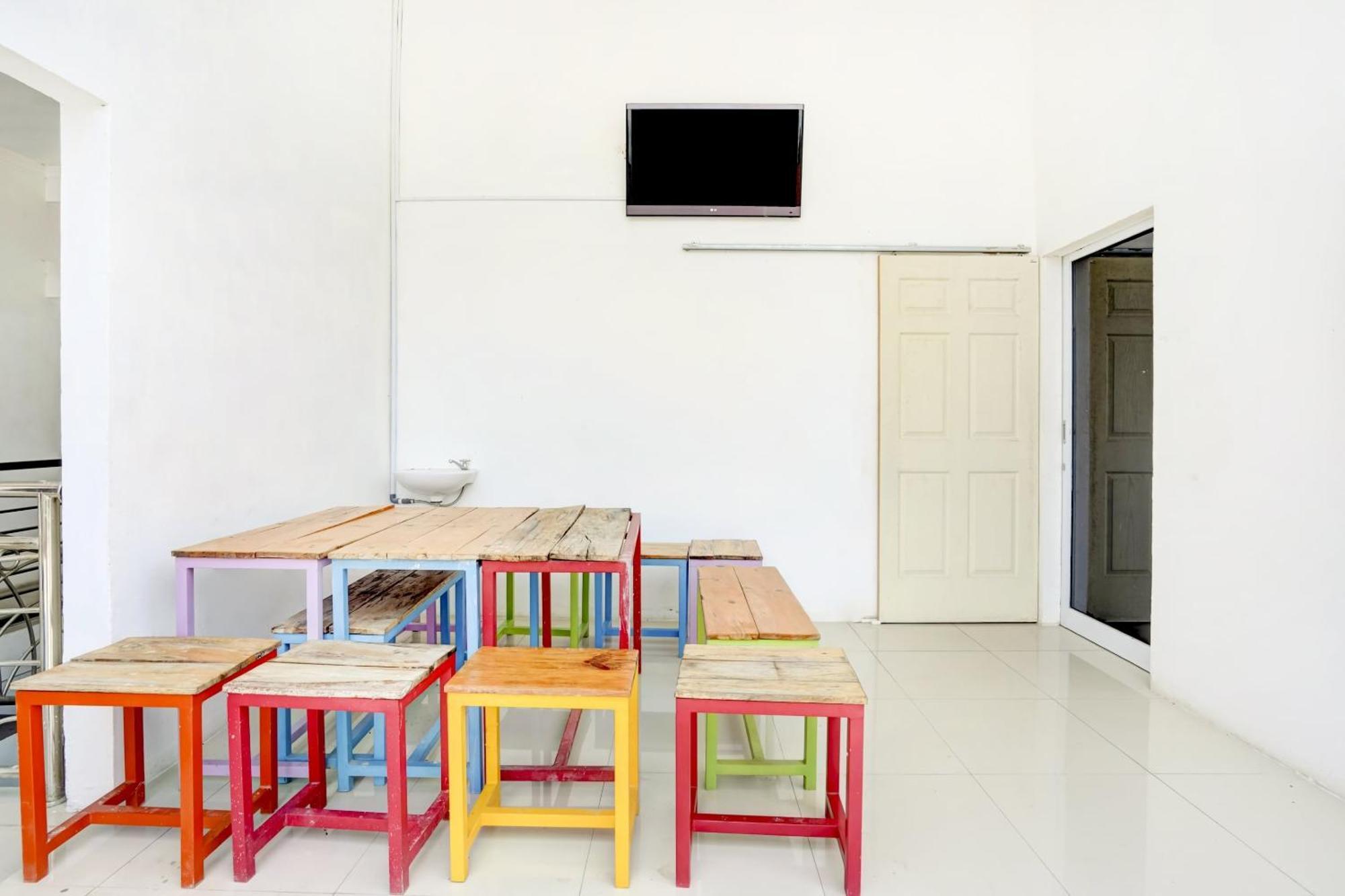 Super Oyo 3702 Homestay Bougenville Syariah Lamongan Kültér fotó