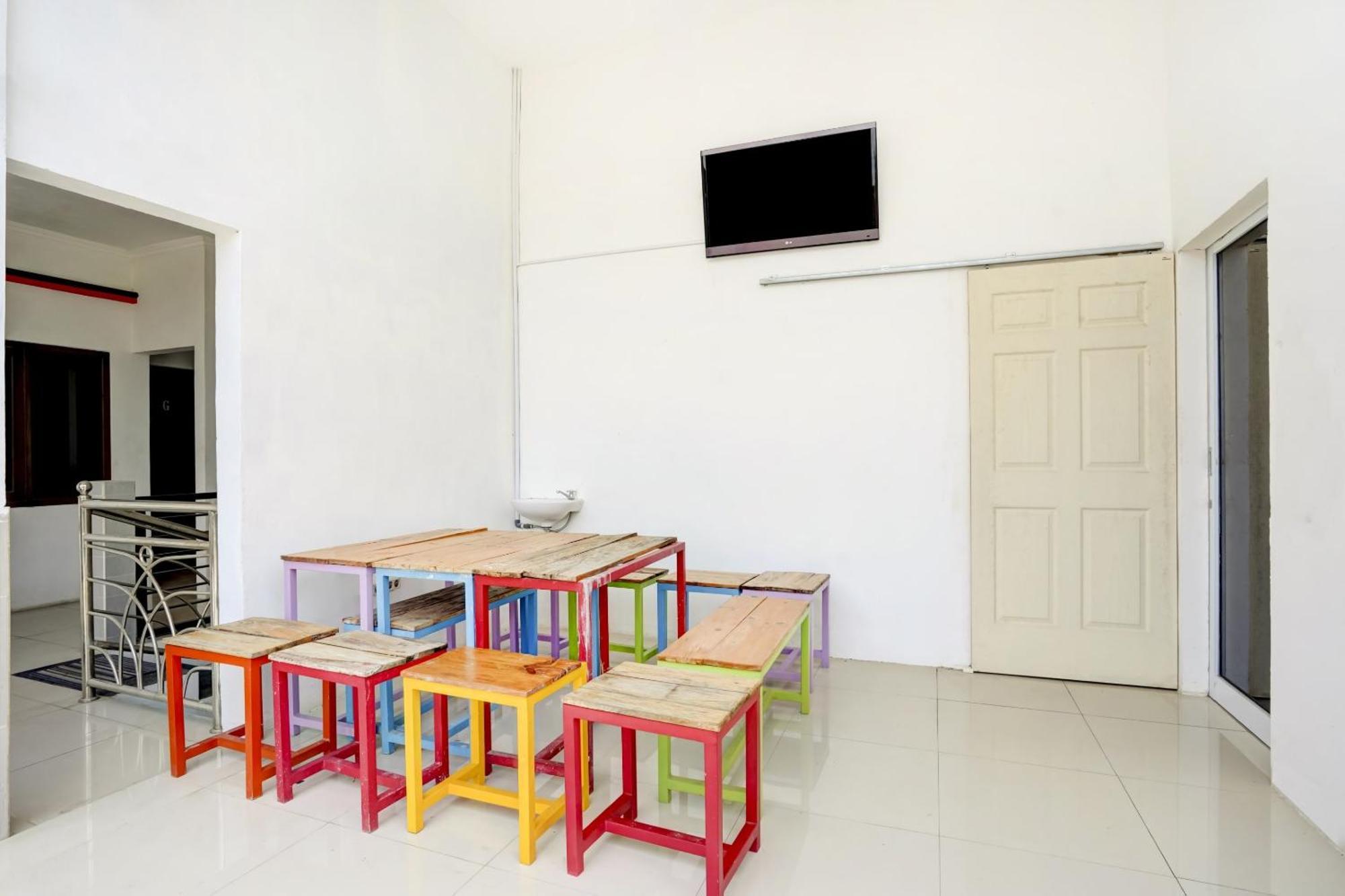 Super Oyo 3702 Homestay Bougenville Syariah Lamongan Kültér fotó