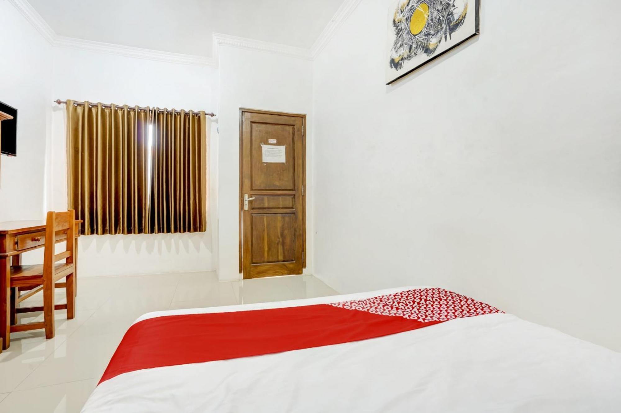Super Oyo 3702 Homestay Bougenville Syariah Lamongan Kültér fotó