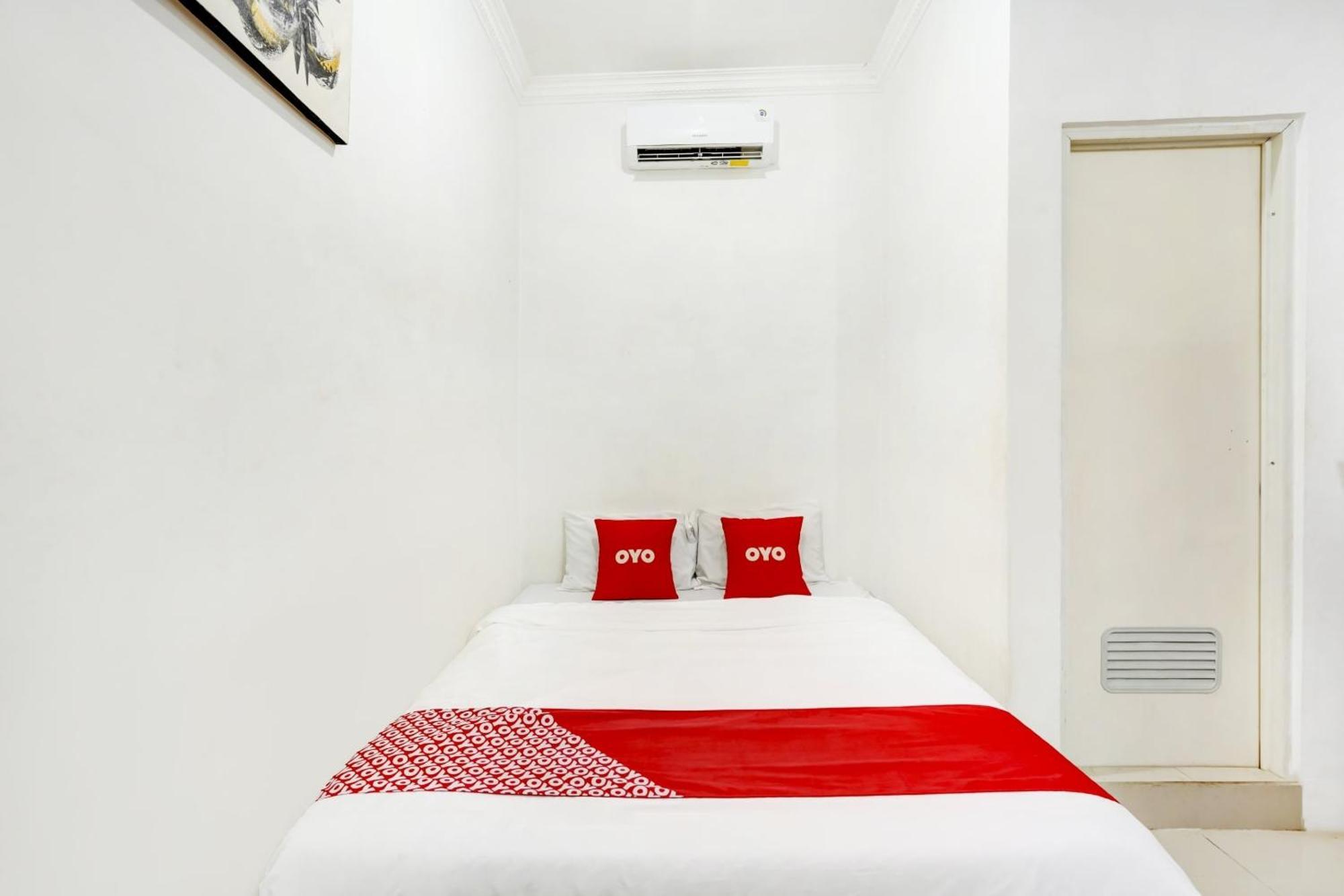 Super Oyo 3702 Homestay Bougenville Syariah Lamongan Kültér fotó