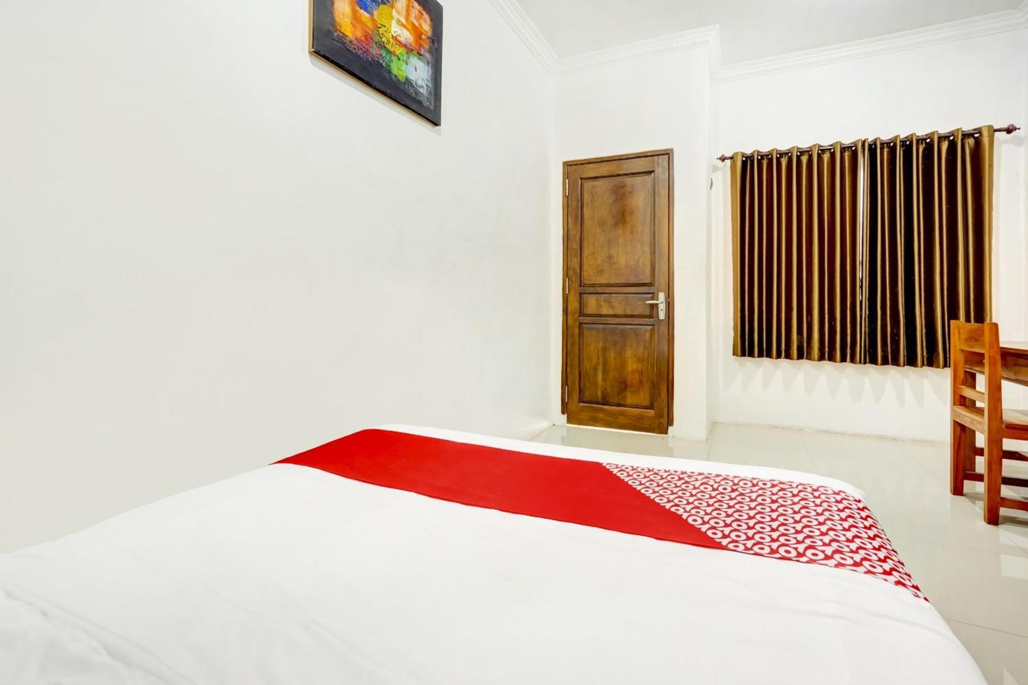 Super Oyo 3702 Homestay Bougenville Syariah Lamongan Kültér fotó