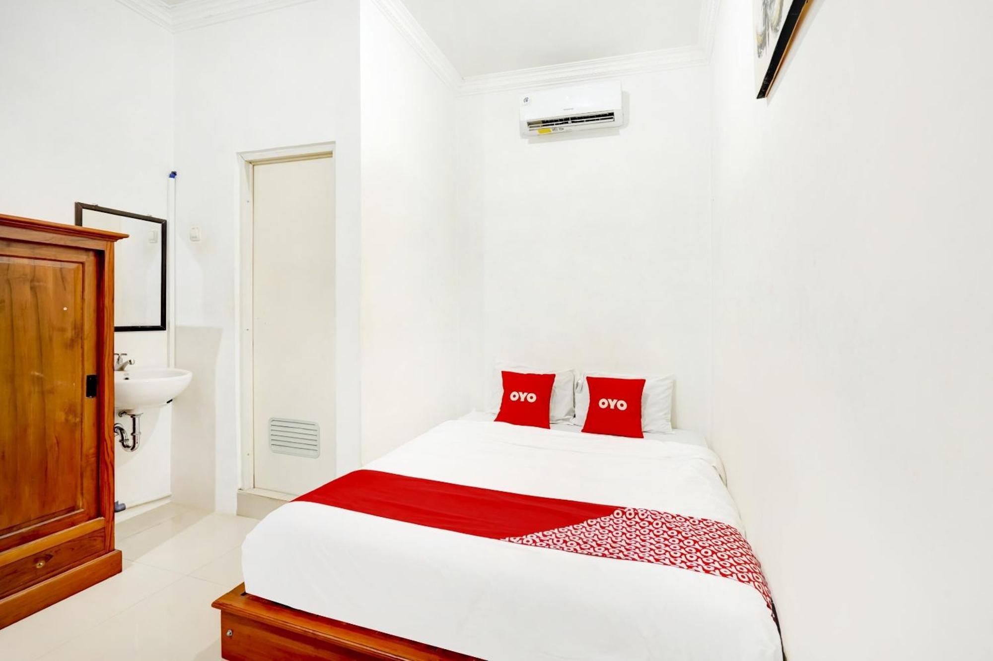 Super Oyo 3702 Homestay Bougenville Syariah Lamongan Kültér fotó