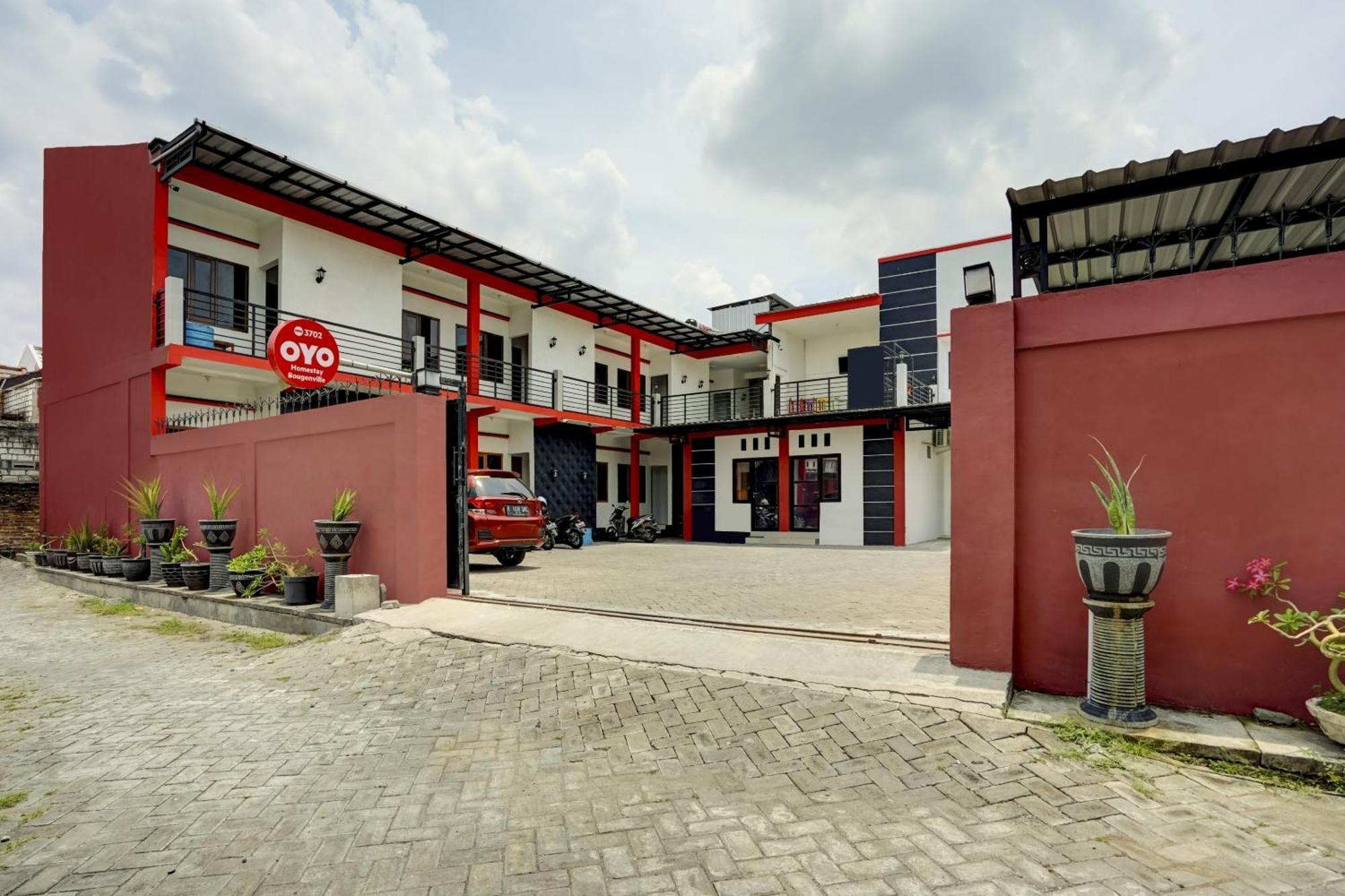 Super Oyo 3702 Homestay Bougenville Syariah Lamongan Kültér fotó