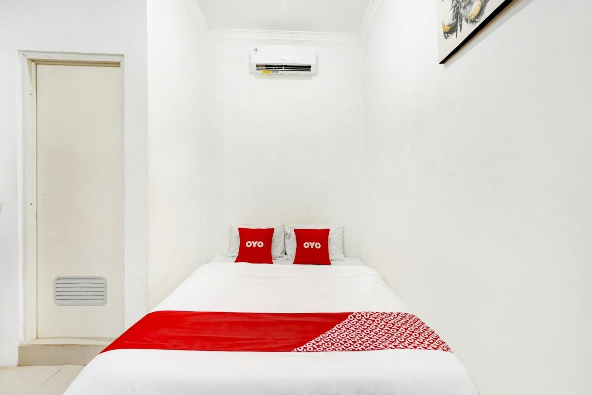 Super Oyo 3702 Homestay Bougenville Syariah Lamongan Kültér fotó