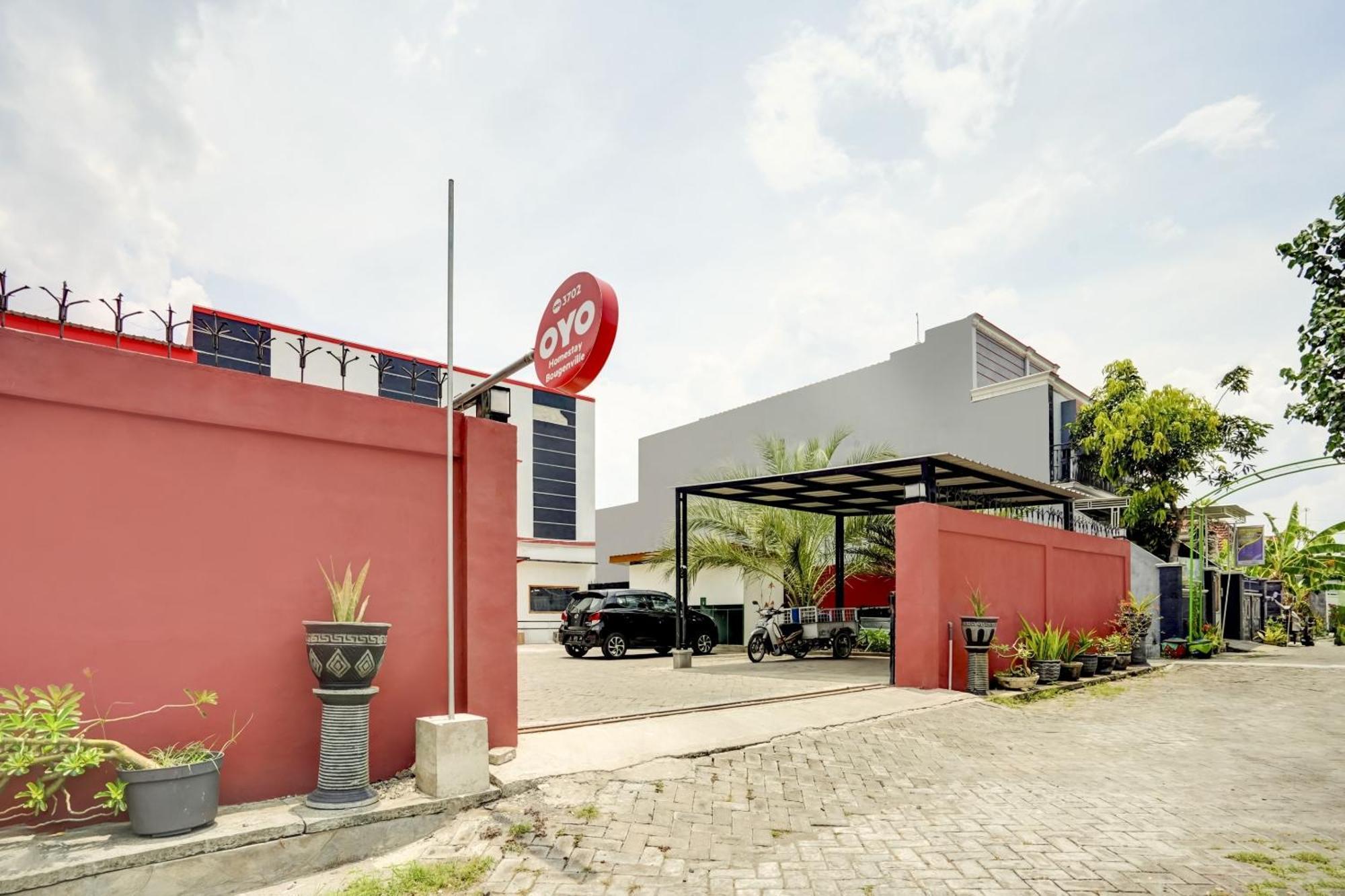 Super Oyo 3702 Homestay Bougenville Syariah Lamongan Kültér fotó
